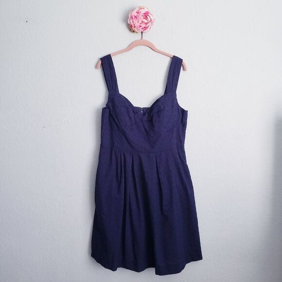 Lilly Pulitzer Cyndi Dress In Navy Blue Embroidered Fish Eyelet - Picture 2 of 11